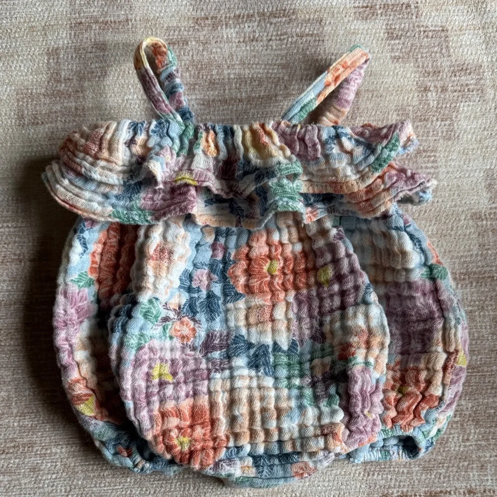 Angel Dear Ruffled Gauze Floral Bubble Romper size 3-6M.